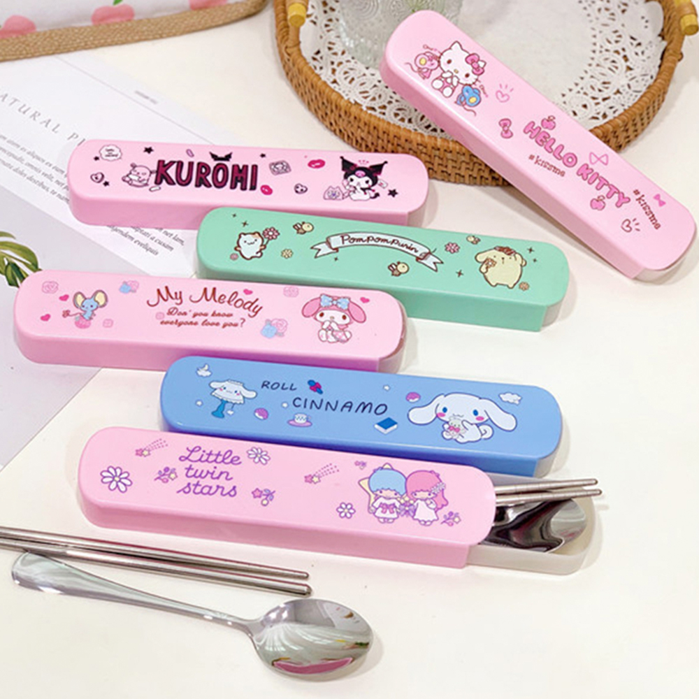 Hourser 2 cái muỗng Bộ dụng cụ ăn dẹt Sanrio + nĩa + đũa Bộ đồ ăn bằng thép không gỉ với hộp lưu trữ