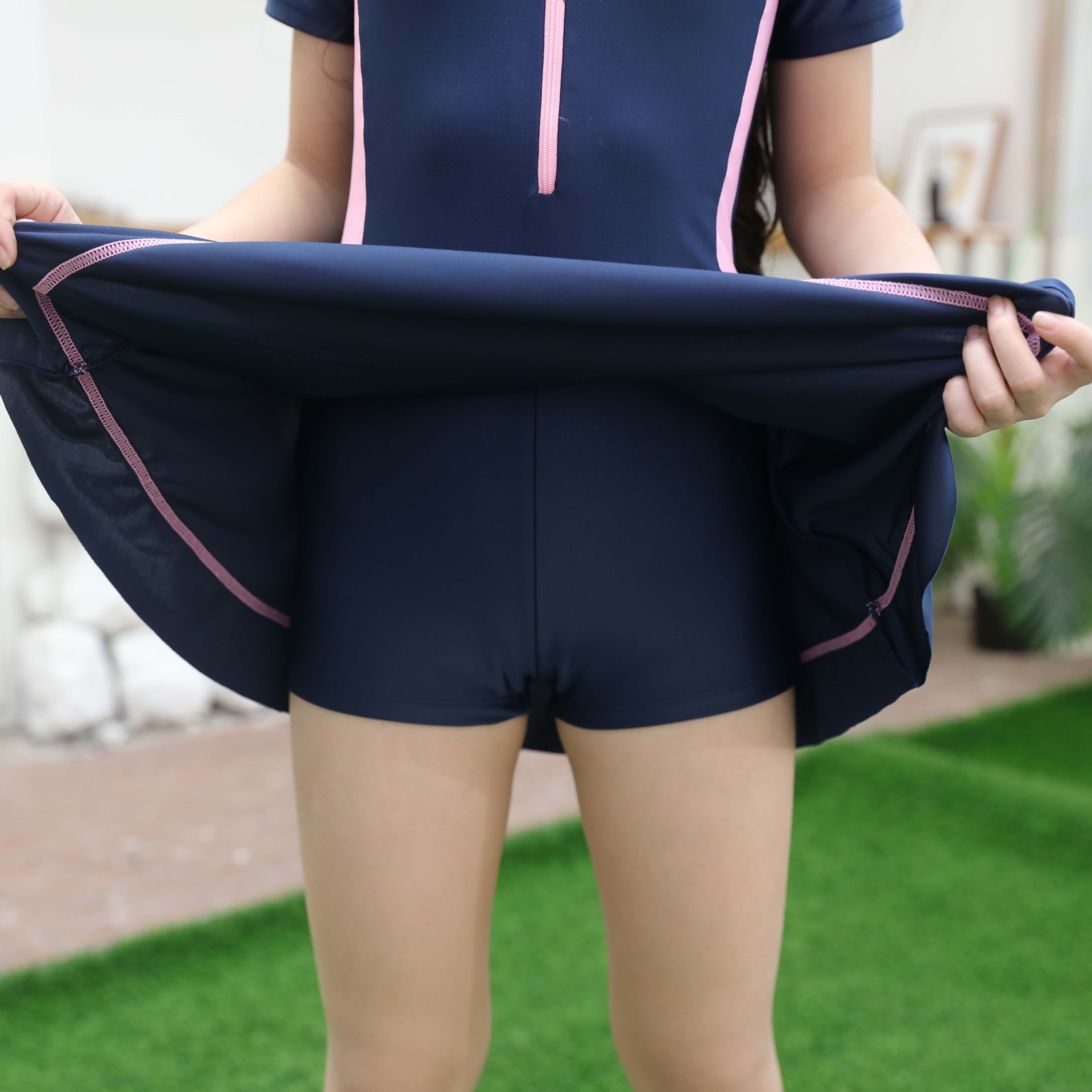 Đồ bơi cho bé gái liền thân chân váy