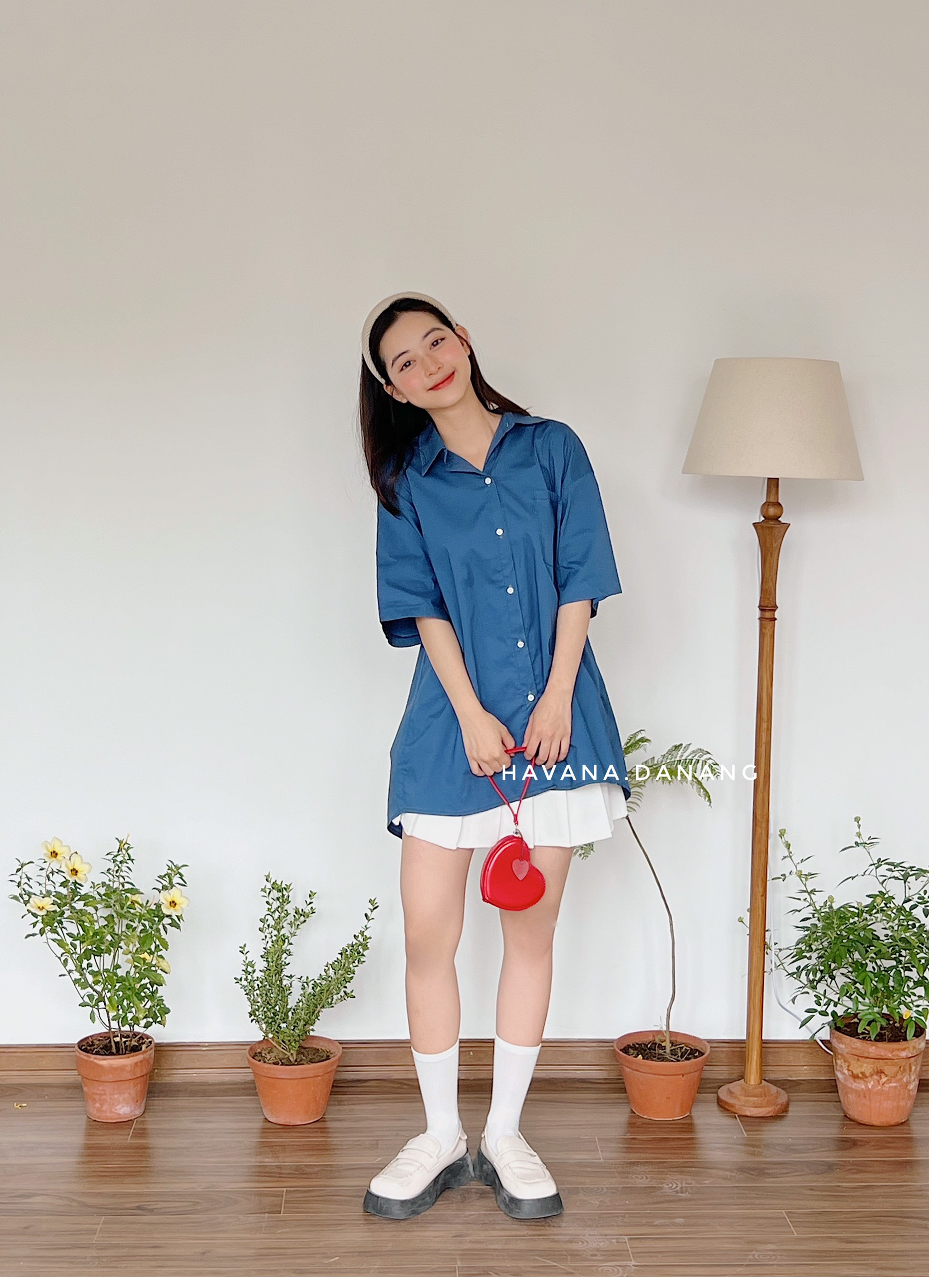 Áo sơ mi cộc tay trơn vạt xẻ tà