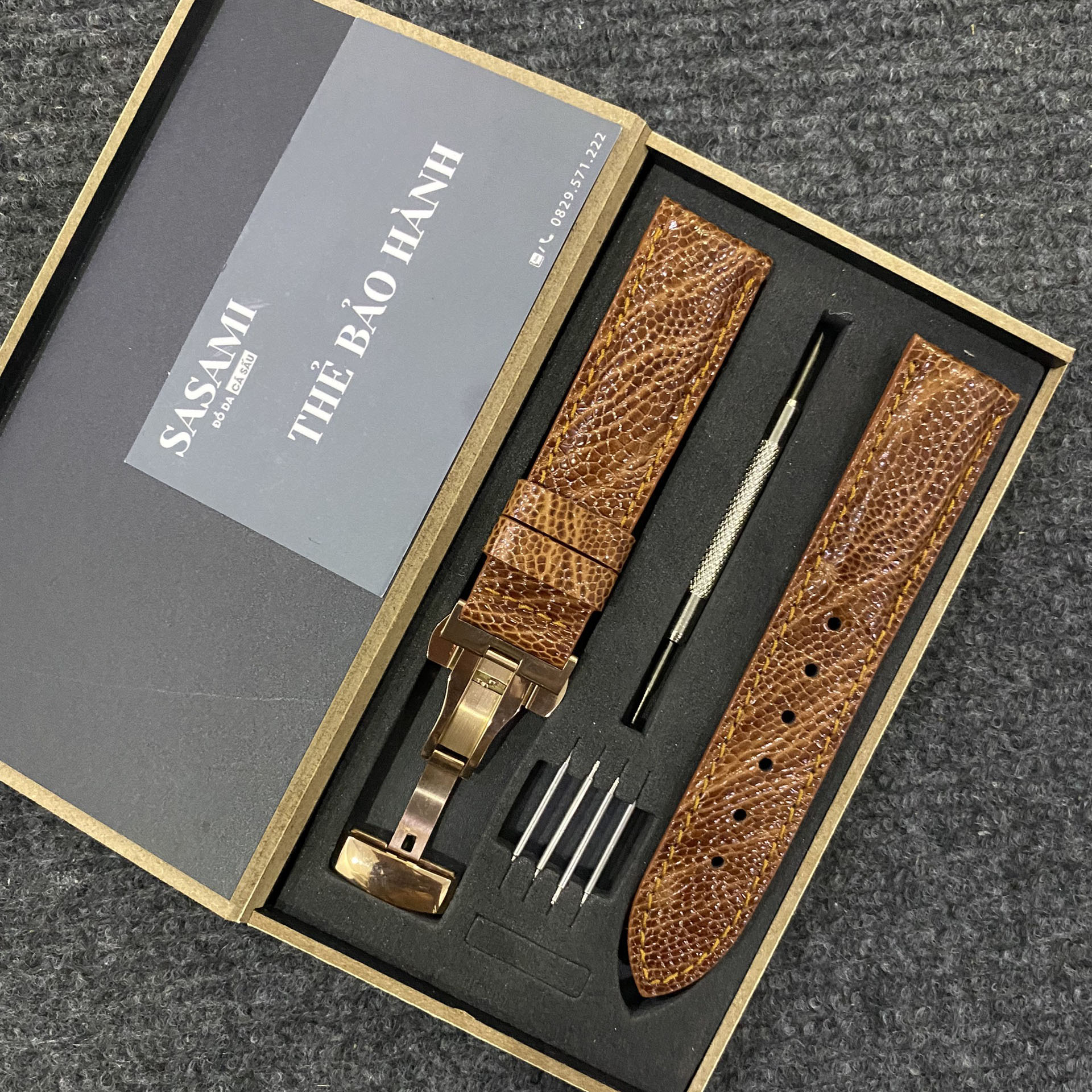 HOÀN TIỀN 15% - Đ1. Dây đồng hồ DA ĐÀ ĐIỂU Vân Hạt SẢN PHẨM GỒM : 1 DÂY + 1 KHÓA TẶNG 1 HỘP 2 CHỐT THÔNG MINH2 CHỐT THƯỜNG và 1 CÂY THAY DÂY
