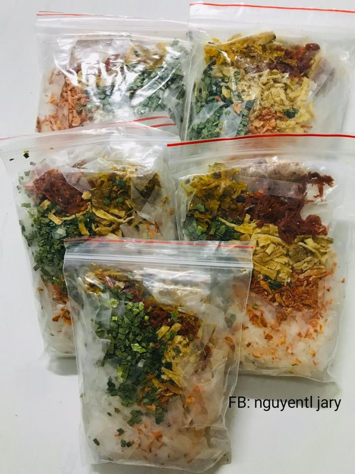 1 bịch bánh tráng trộn thập cẩm satế