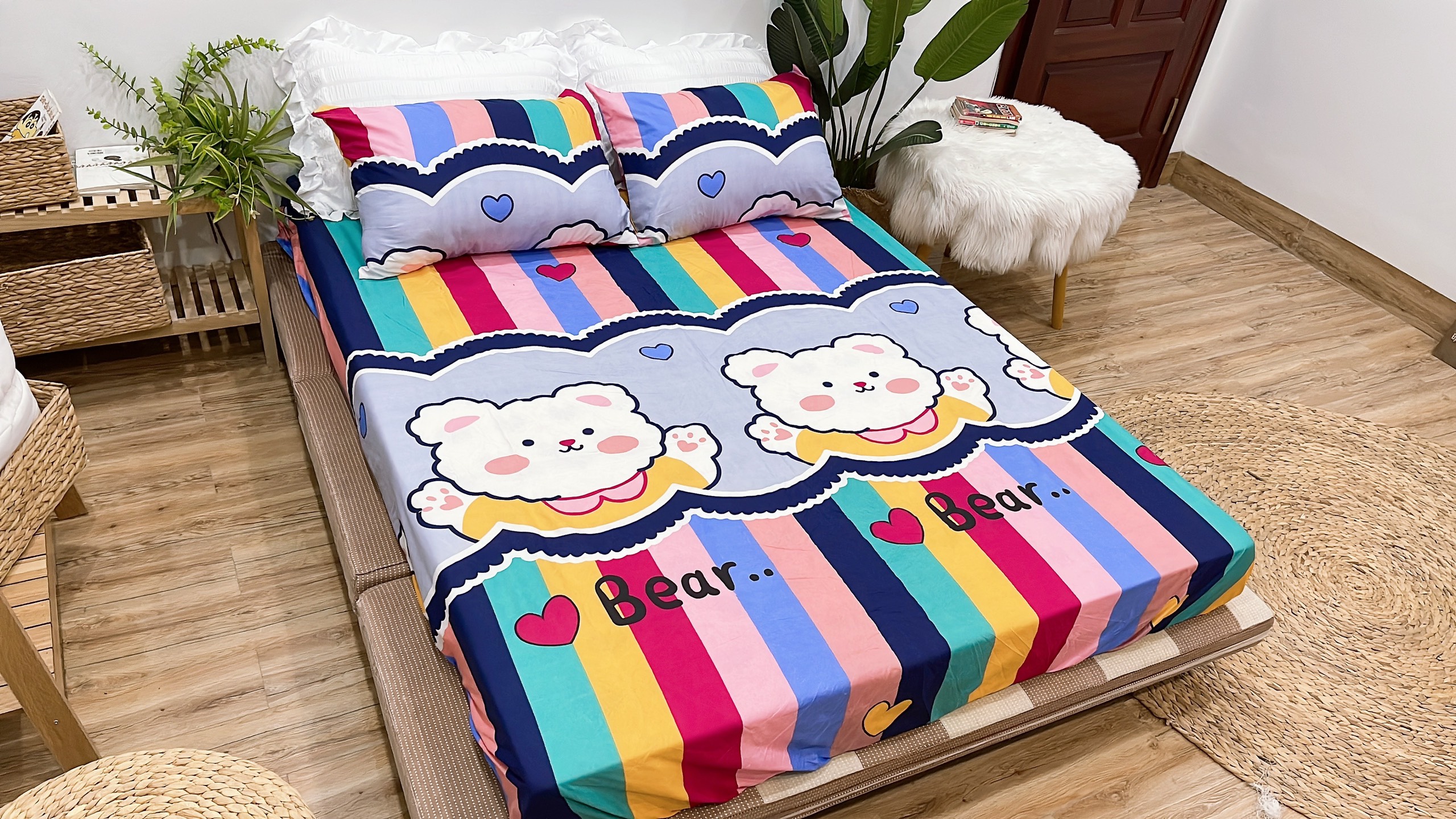 Set Ga Gối Mẫu Gấu Kẻ Sọc P68 ( Gồm 1 ga bo chun, 2 vỏ gối nằm, 1 vỏ ôm )