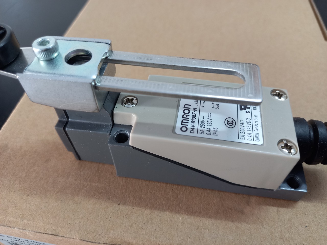 Công tắc hành trình D4V-8108Z-N