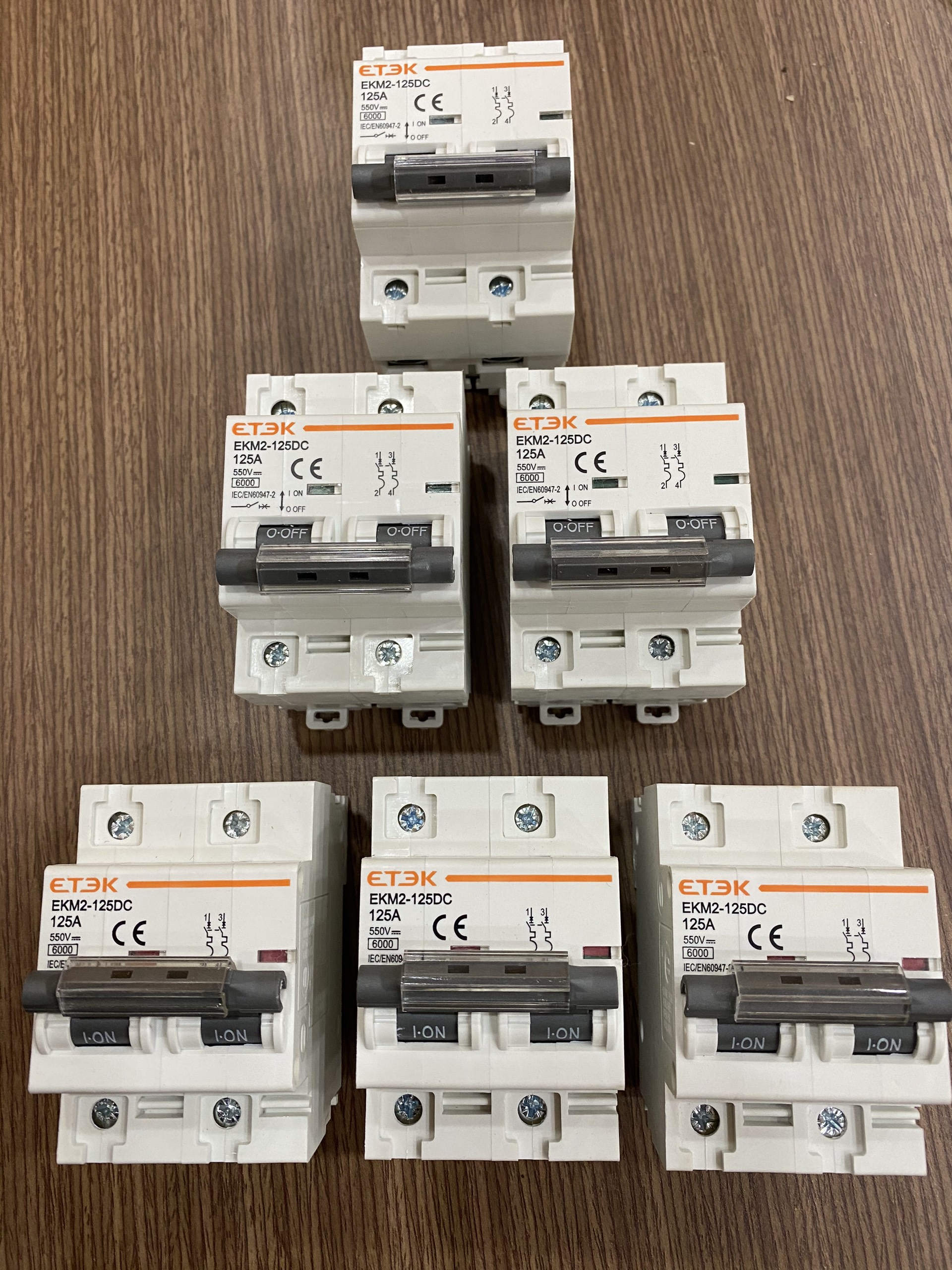 ÁPTOMAT CB DC 125A DÙNG ĐÓNG NGẮT ACQUY BATTERY