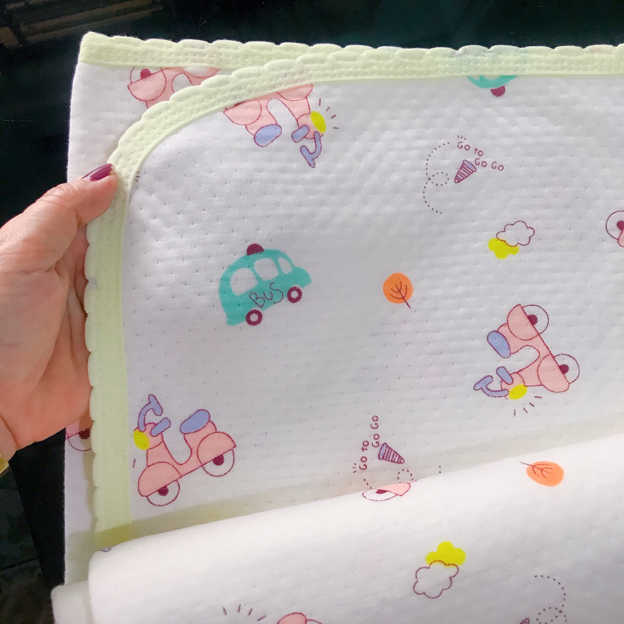 Chăn cotton bo viền 1m1 * 1m1 cho bé