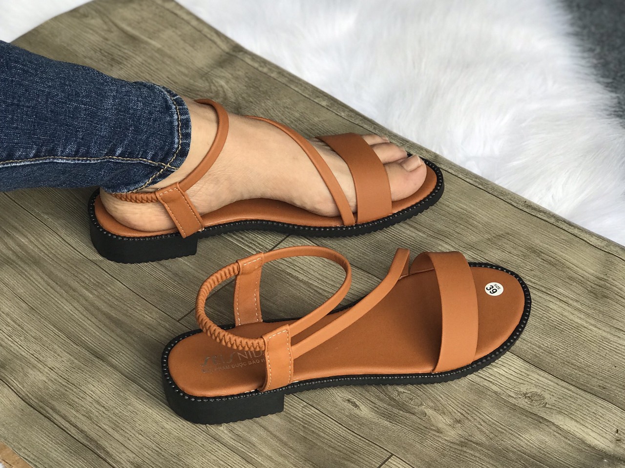 Sandal nữ giá rẻ, thời trang, siêu bền.