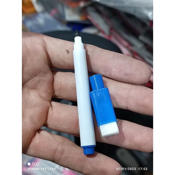 Bút lông viết bảng mực đen kèm xóa