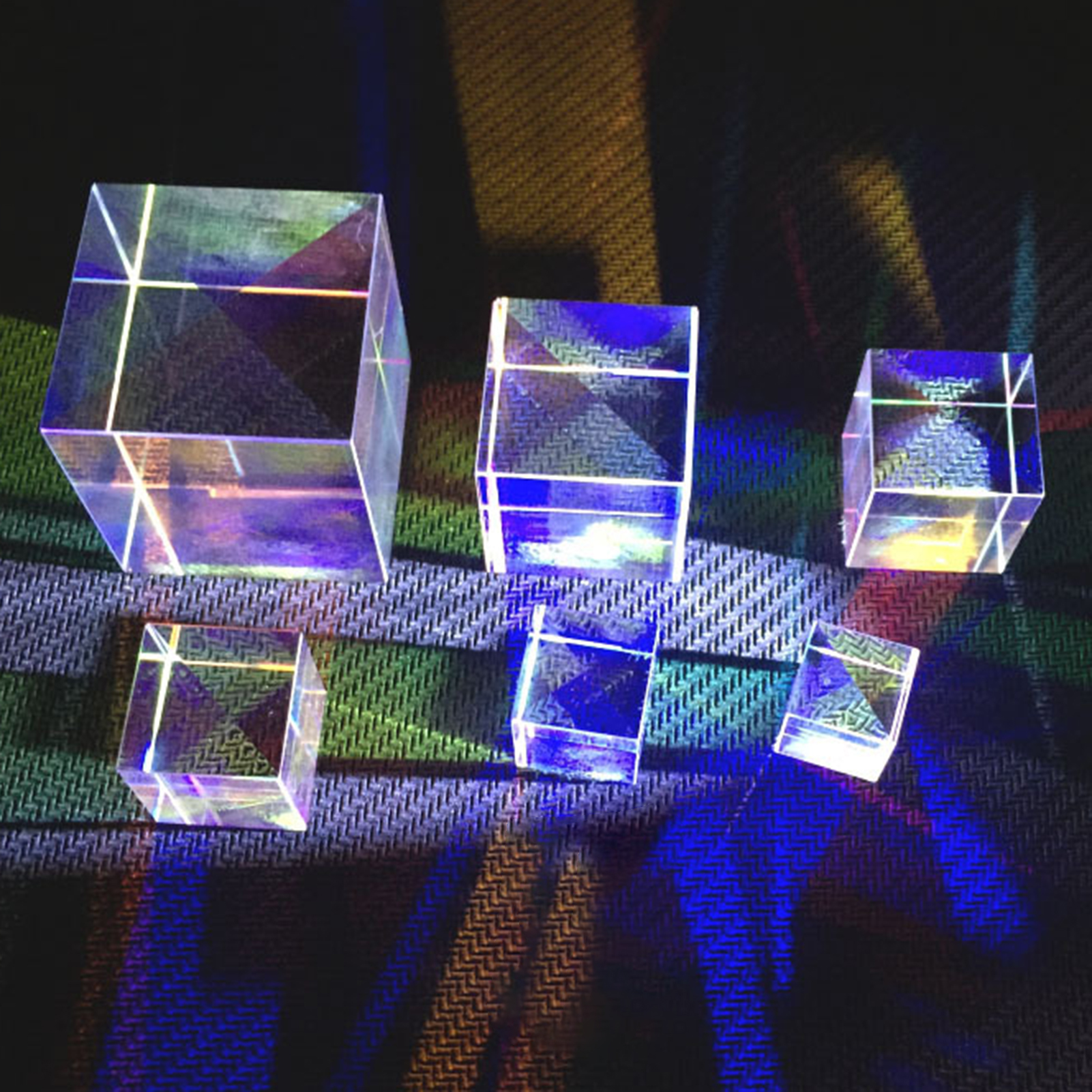 WISTIC Optical Prism Cube Dispersion Cube Portable White Crystal Prism Cube for Kaleidoscopic Fun Optical Color Dispersion Sun Catcher for Entertainment Ideal