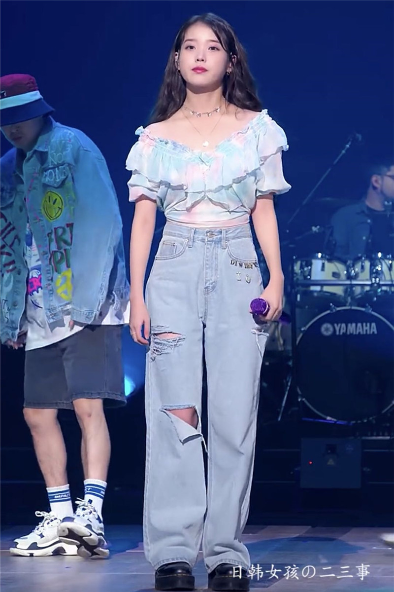 Quần Jeans rách cạp cao xanh nhạt IU