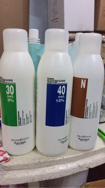 Oxy trợ nhuộm Fanola Perfumed Hydrogen Peroxide 1000ml(NEW-2024)