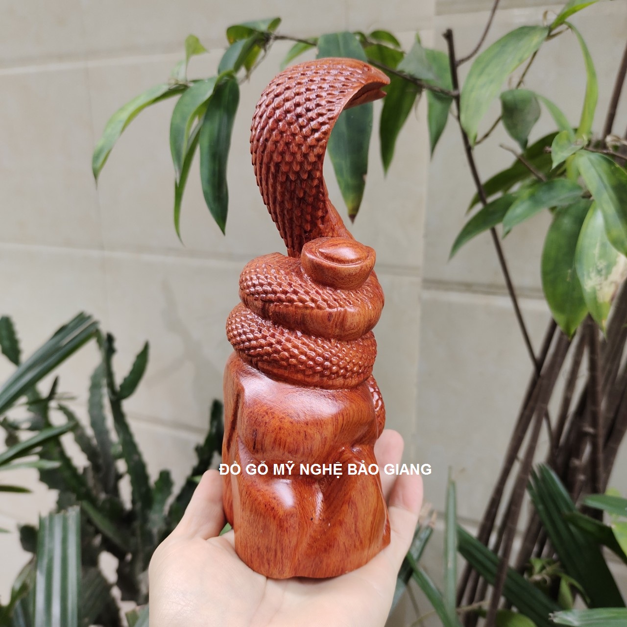 Tượng con rắn gỗ hương cao 20 cm