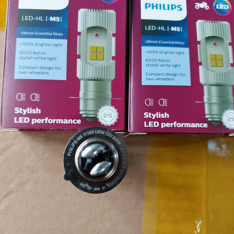 Đèn pha Led Philips Moto M5 Ultinon Essential [Bảo hành 12 tháng]