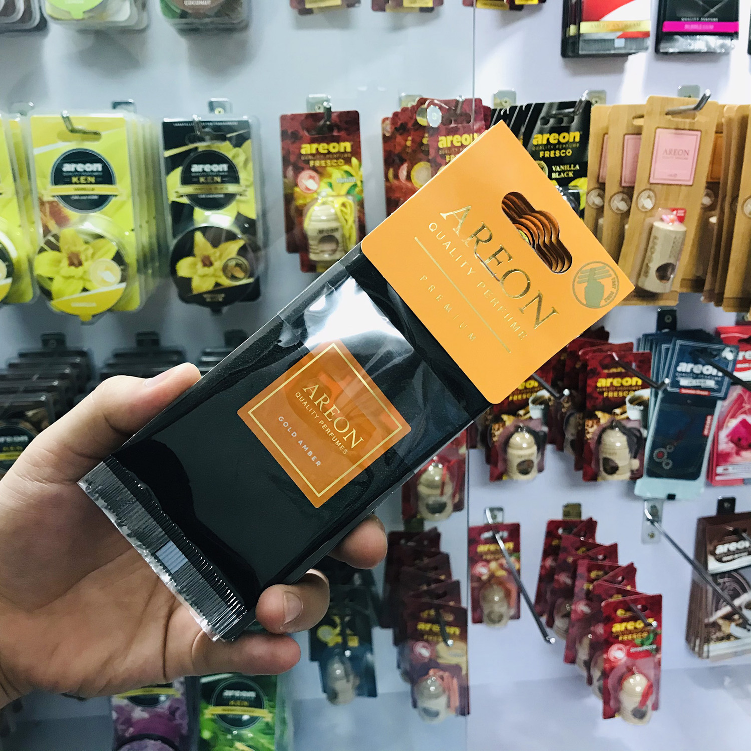 Lá thơm treo xe ô tô AREON MON Premium