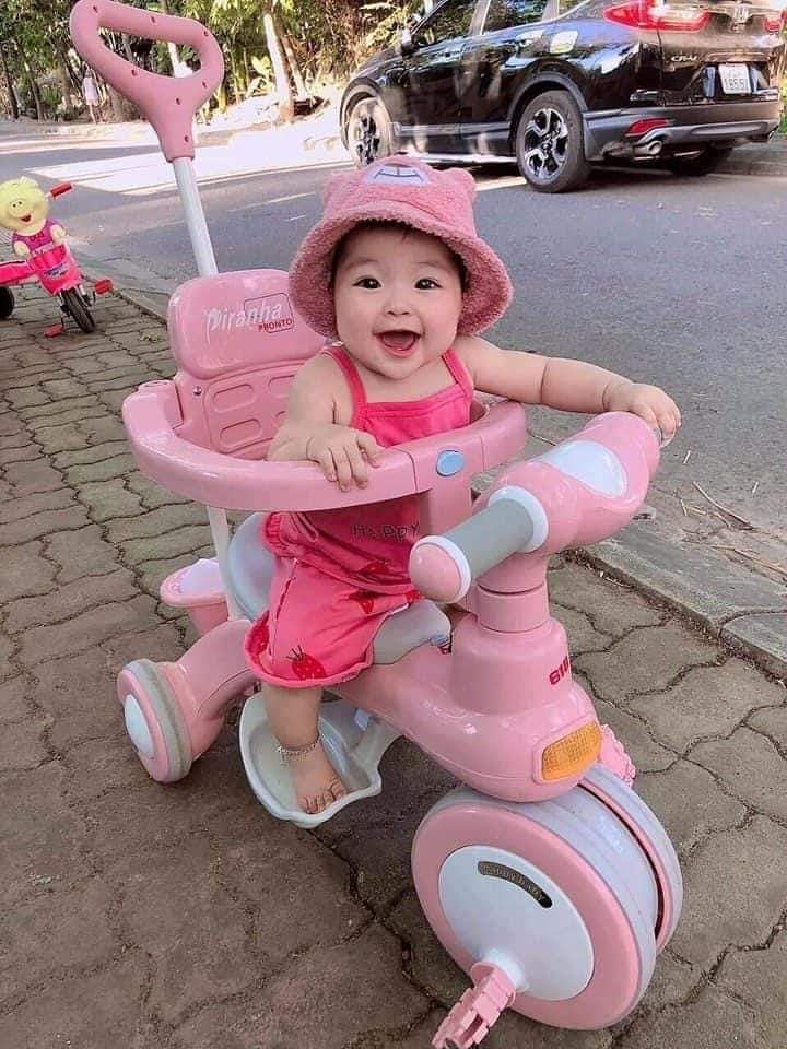 [Rẻ vô địch] XE ĐẨY 3 BÁNH CÓ NHẠC VÀ ĐÈN - KIÊM XE ĐẠP KHI BÉ LỚN - tặng kèm ô che