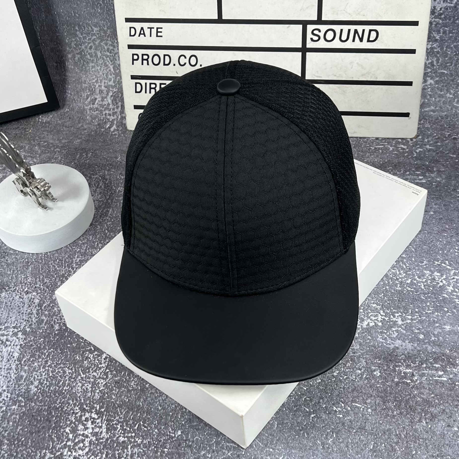 Nón Snapback Trơn Cổ điển !