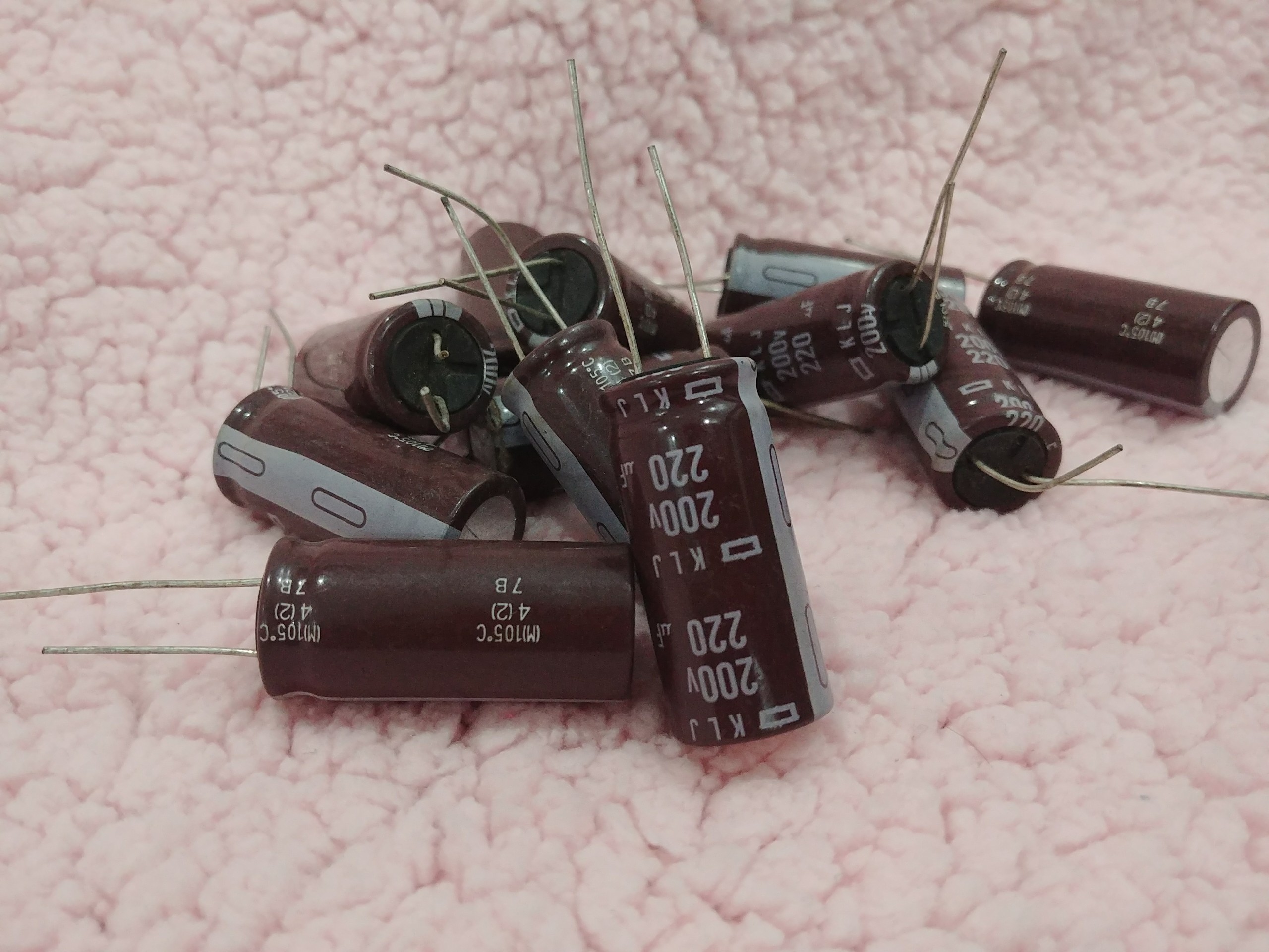 COMBO Tụ hóa 220U/200V ( 20 pcs )