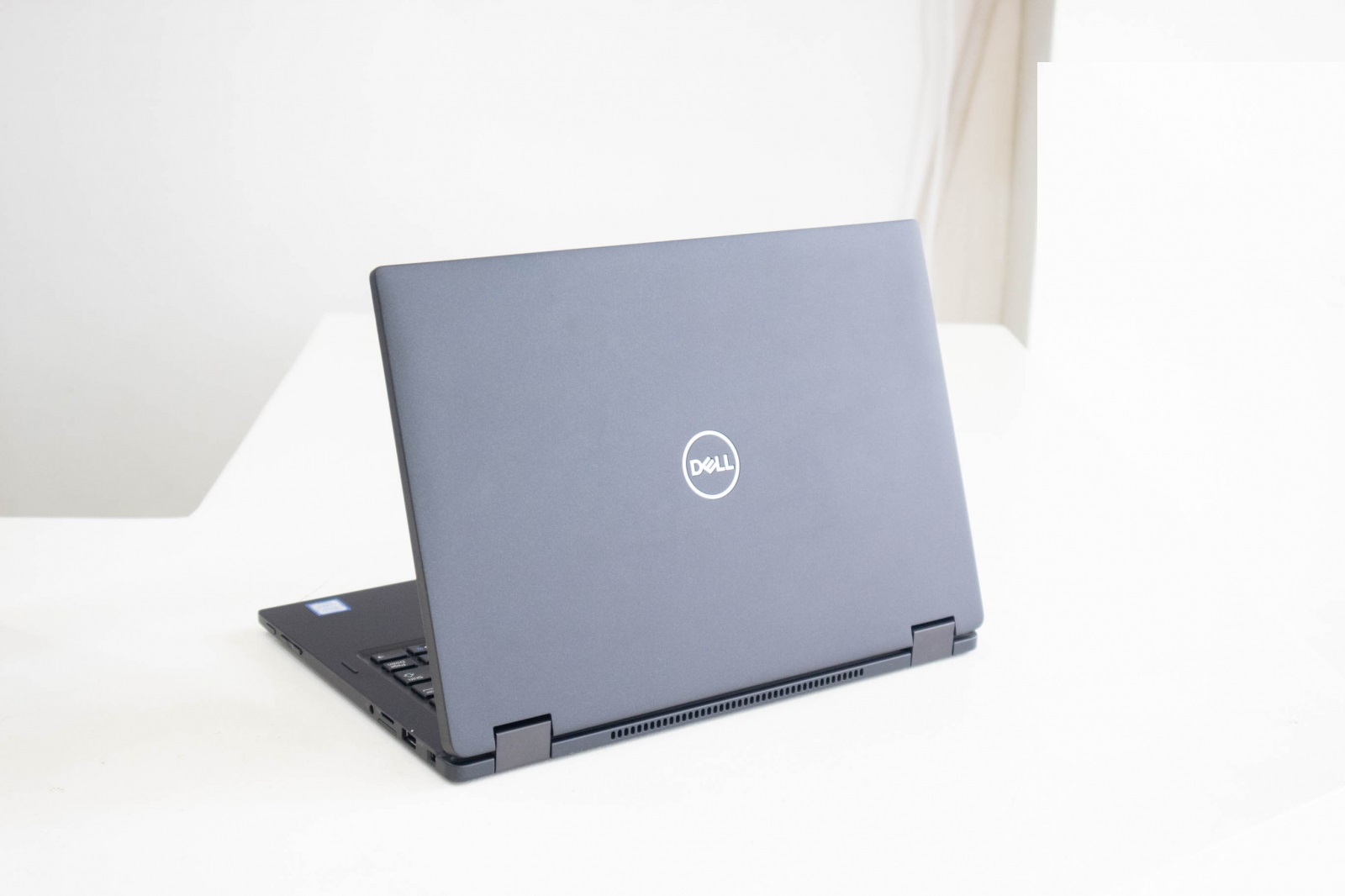 Laptop 2 in 1 Dell Latitude E7390 mới 98%