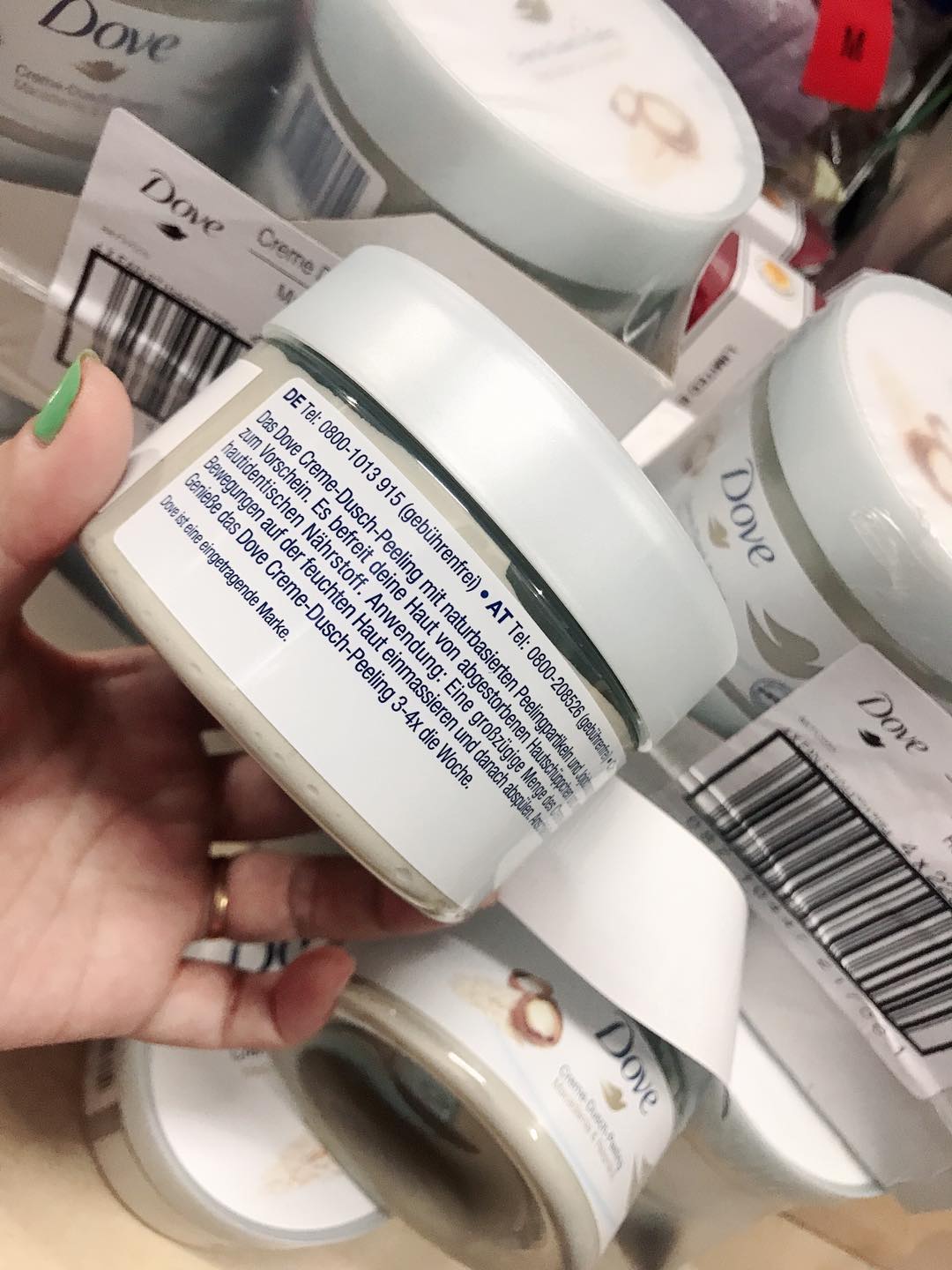 Tẩy da chết body Dove 225ml-Đức