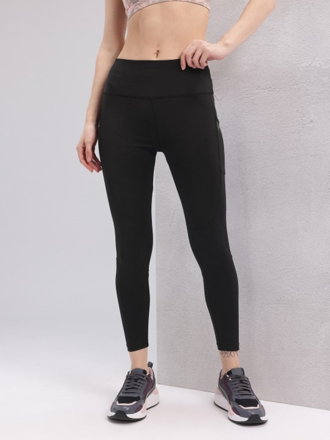 HRX by Hrithik Roshan Brand Logo Detail Rapid-Dry Cropped Training Tights For Women. 