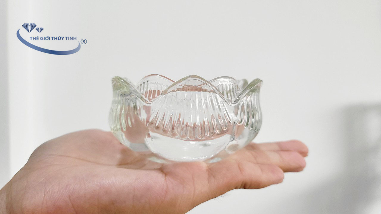 LY THỦY TINH SEN CHUM ĐỰNG NẾN