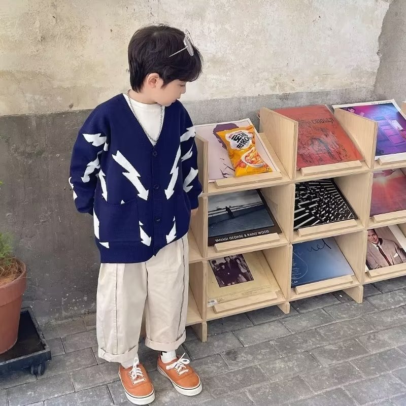 IQANGEL Boys temperament long-sleeved sweater/knitwear Children's V-neck sweater