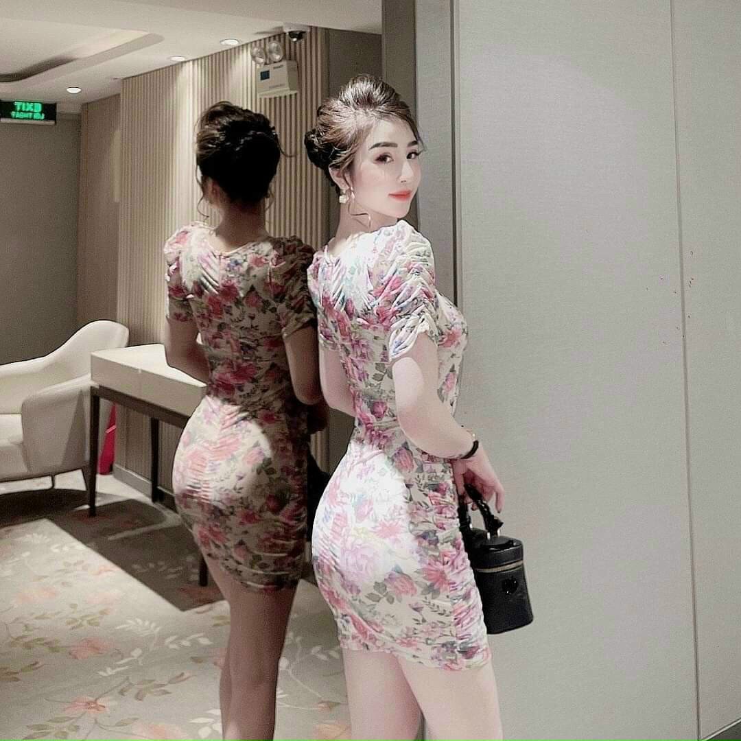 Đầm body tay ngắn cổ vuông thanh lịch
