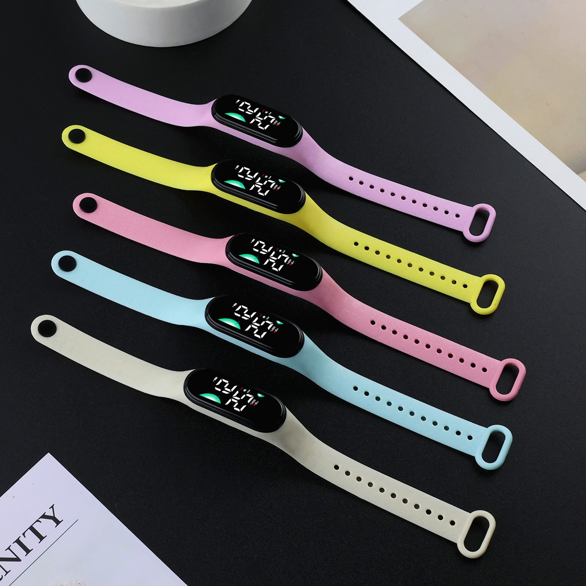 %E3%80%90Buy%20with%20eyes%20closed%E3%80%91New%20Engraved%20Print%20Bracelet%20Watch%20-%20Factory%20Direct%20Sale%20M9%20Fashion%20Watch%20for%20Students%20and%20Children%20-%20Night%20Light%20Watch%20-%20Image%202