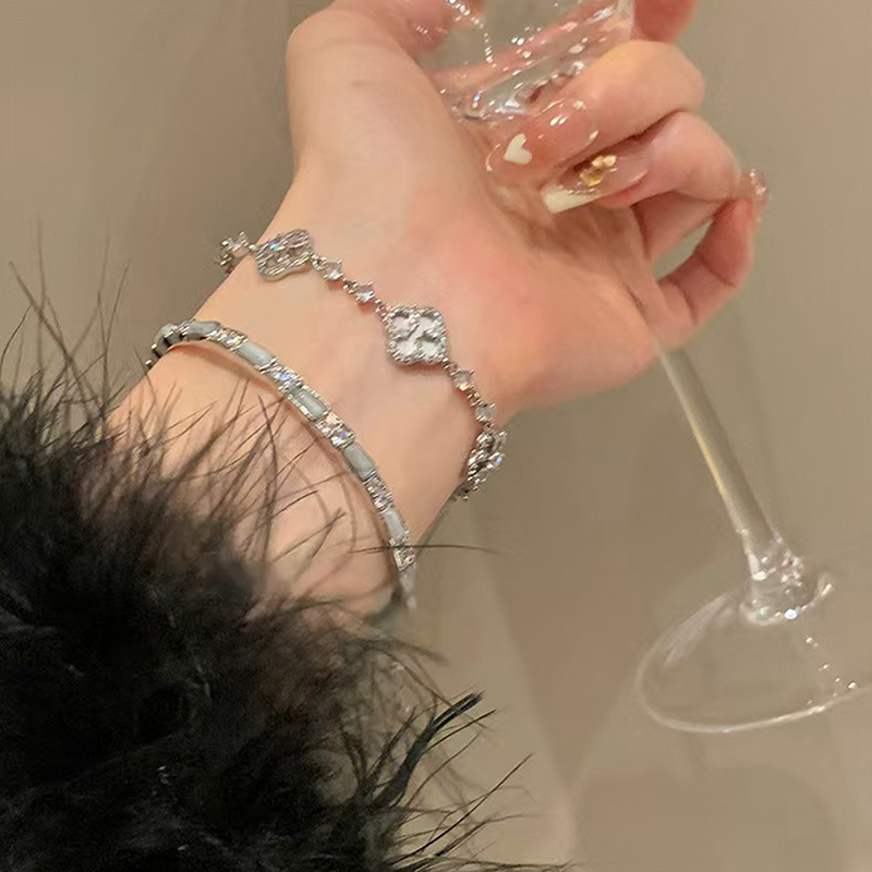 Exquisite%20Temperament%20Four%20Leaf%20Flower%20Bracelets%20Fashion%20Zircon%20Flower%20Bracelet%20JIJIN%20-%20Image%202