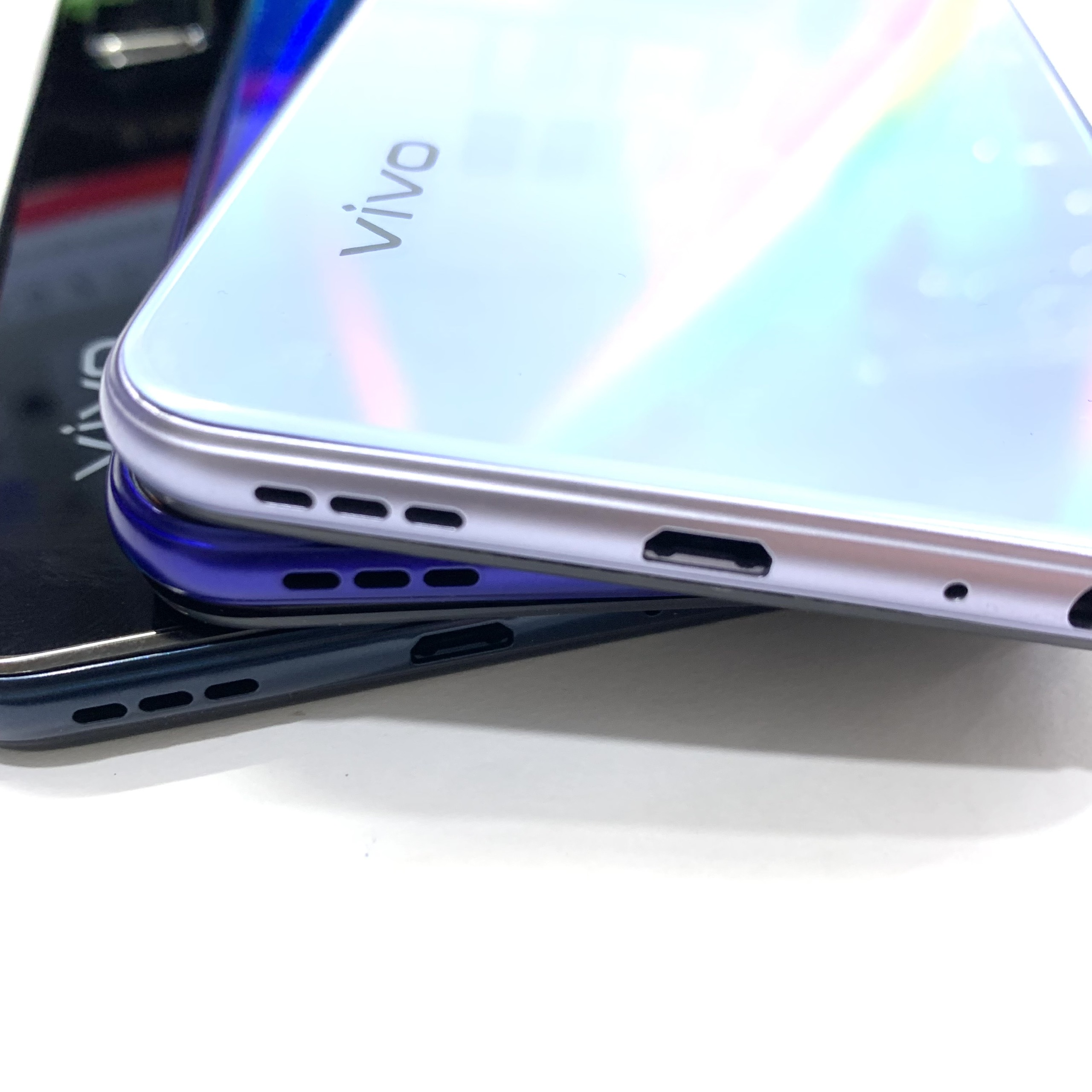 Vỏ bộ Vivo Y20 full bộ (khung sườn + nút , khai sim , kính camera )