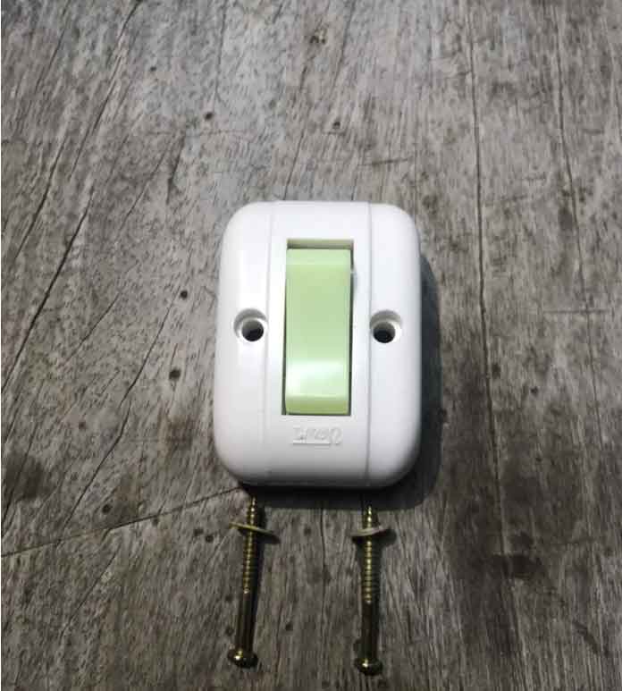 [HCM]CÔNG TẮC ĐIỆN 2 CHẤU 3 CHẤU