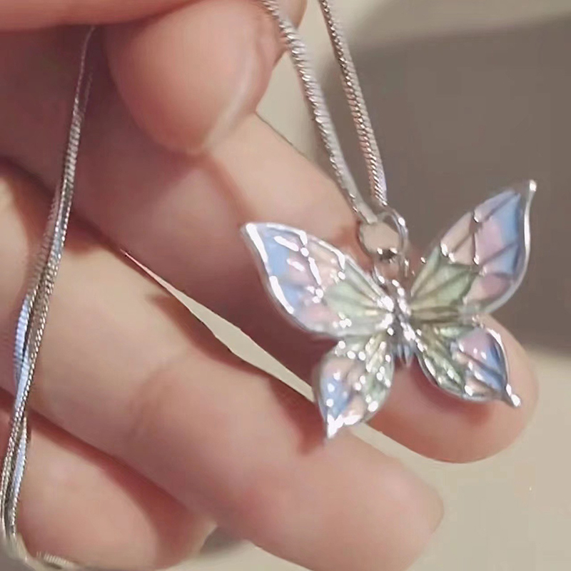 Colorful%20Gradient%20Butterfly%20Pendant%20Necklace%20Light%20Luxury%20Simple%20Clavicle%20Chain%20Bayline%20-%20Image%204