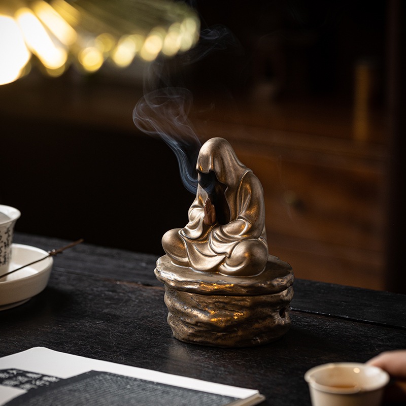 Lư đồng đốt hương trầm dáng thiền tông