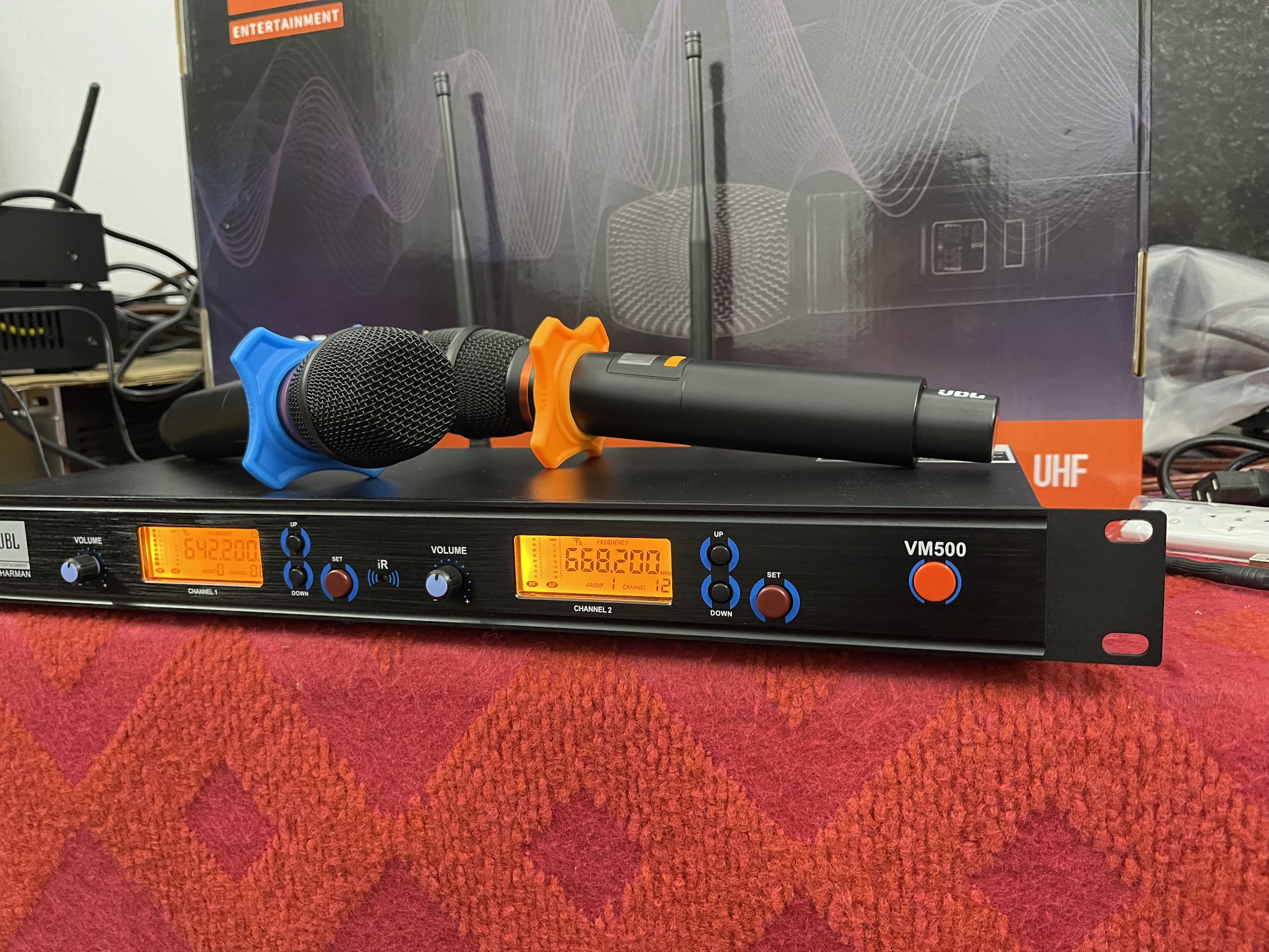 MIC KHÔNG DÂY JBL VM500, CÓ TỰ NGẮT, MIC CẢM BIẾN GIA TỐC. Lazada.vn