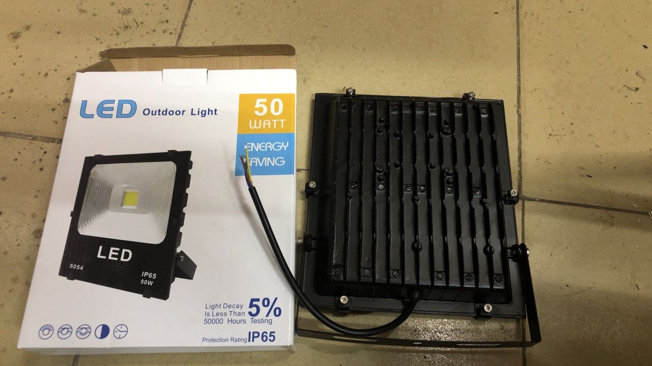 Đèn pha led 12V 10w-20w-30w-50w Siêu tiết kiệm điện, khả năng chống nước chuẩn IP 65,dùng bình ác quy cho tàu bè đi biển