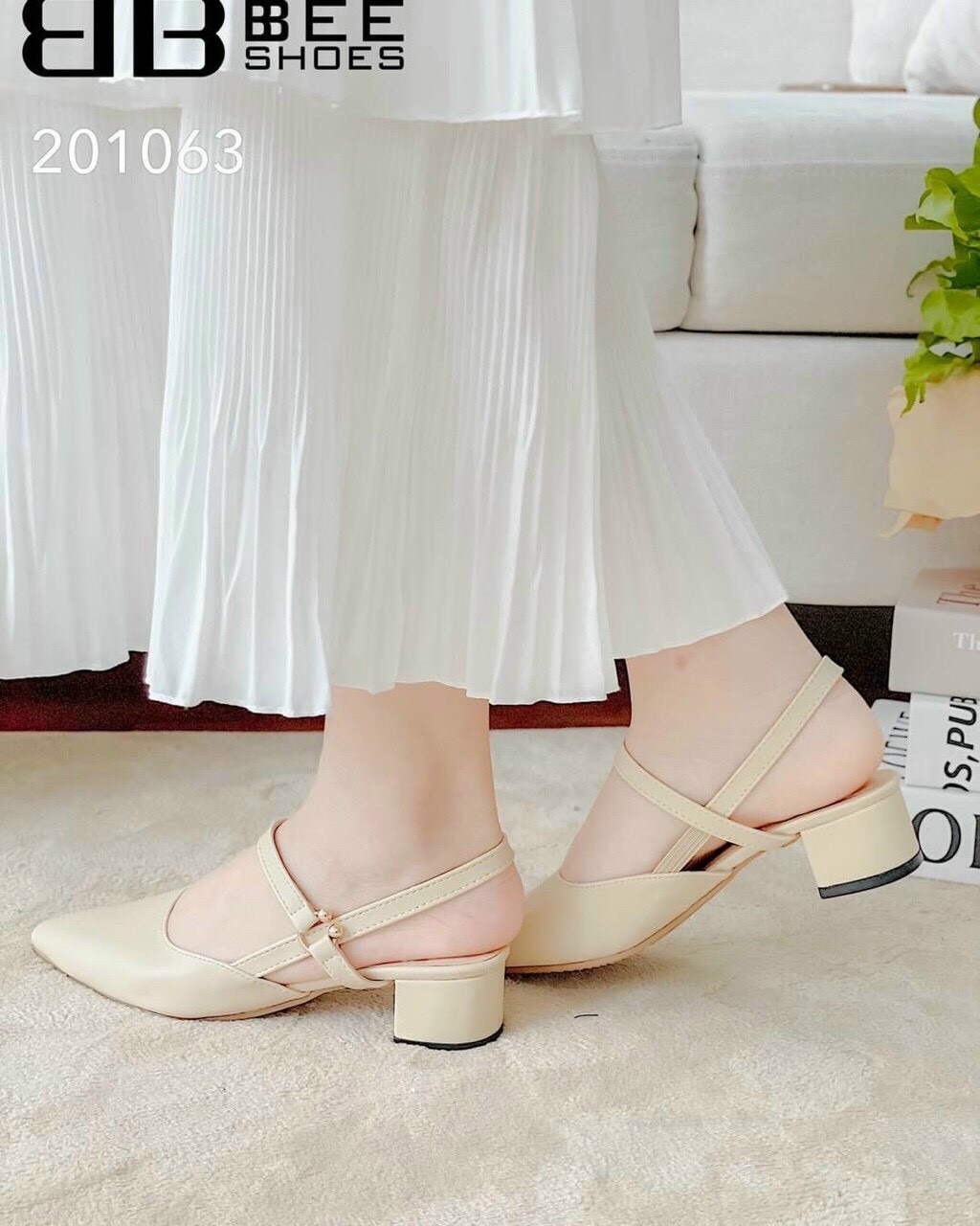 Giày sandal rọ mũi nhọn quay sau