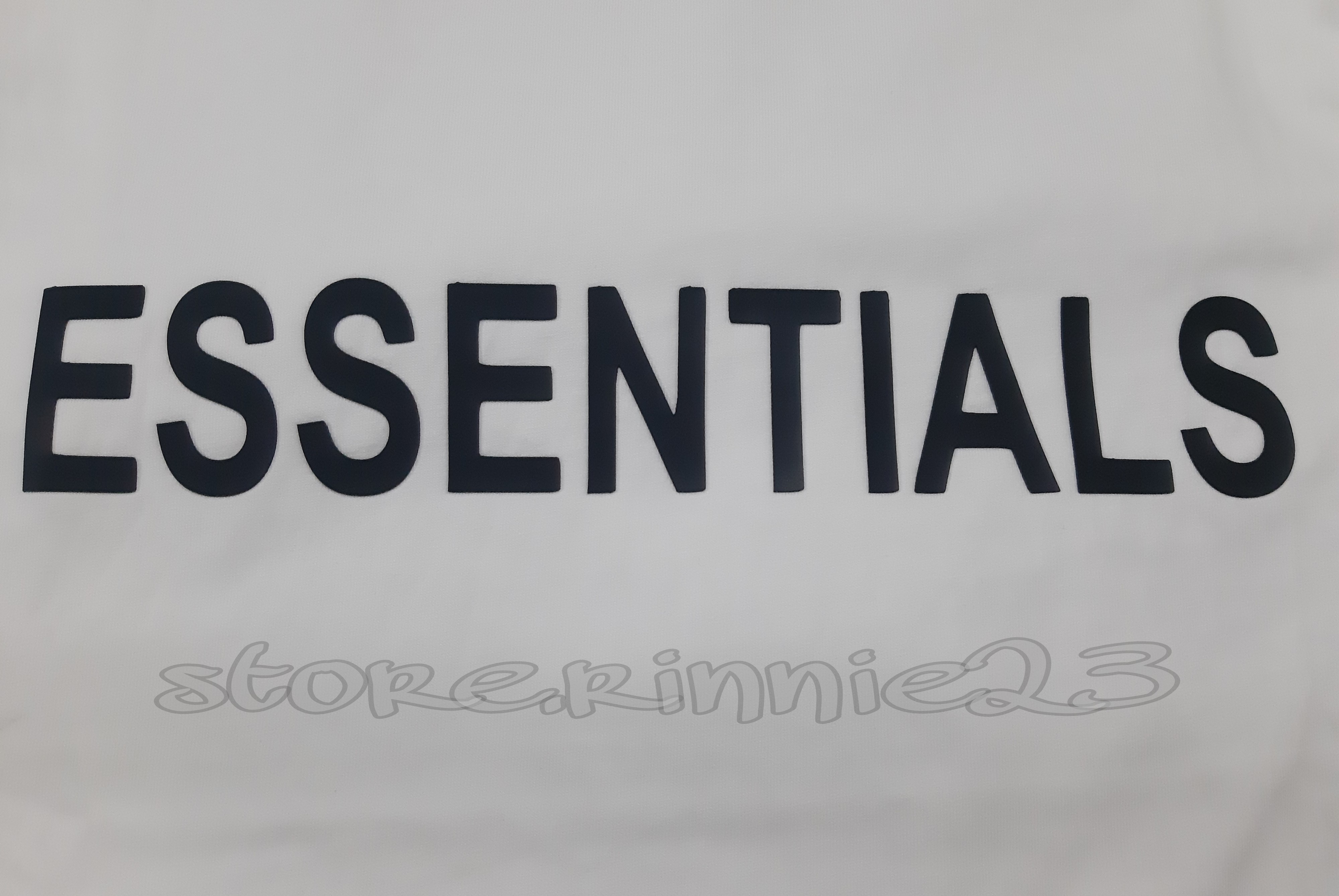 Áo Thun Essentials Chữ In Nổi 3D