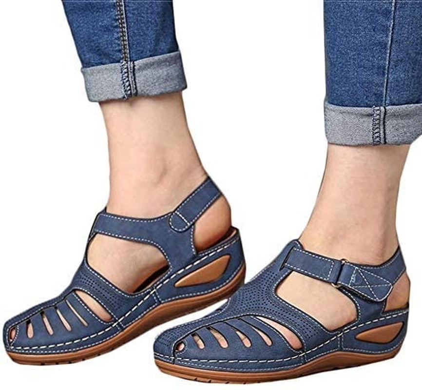 Giày sandals đế bằng kiểu retro