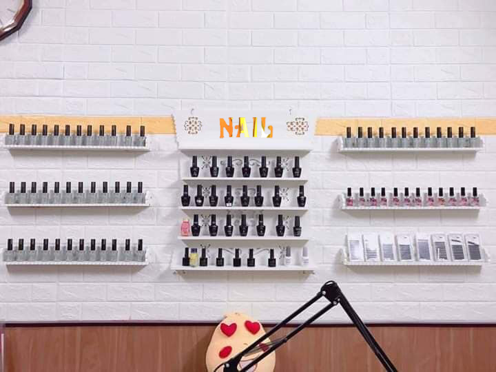 Kệ để Sơn chữ Nail Vàng