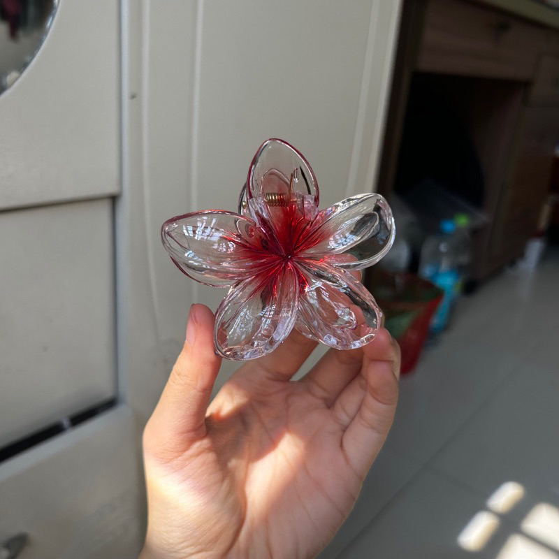 Kẹp tóc hoa sứ trong suốt điểm nhuỵ siêu xinh