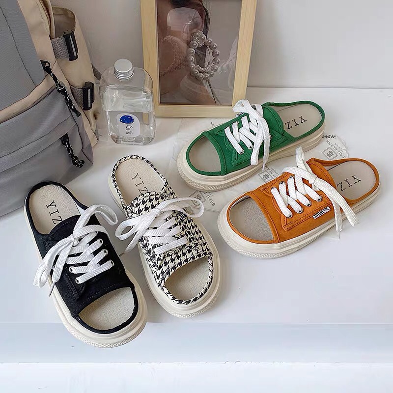 Free ship Giày sục thể thao nữ hở mũi vải mềm đi êm chân có 2 màu đen và kẻ caro mẫu hot 2022