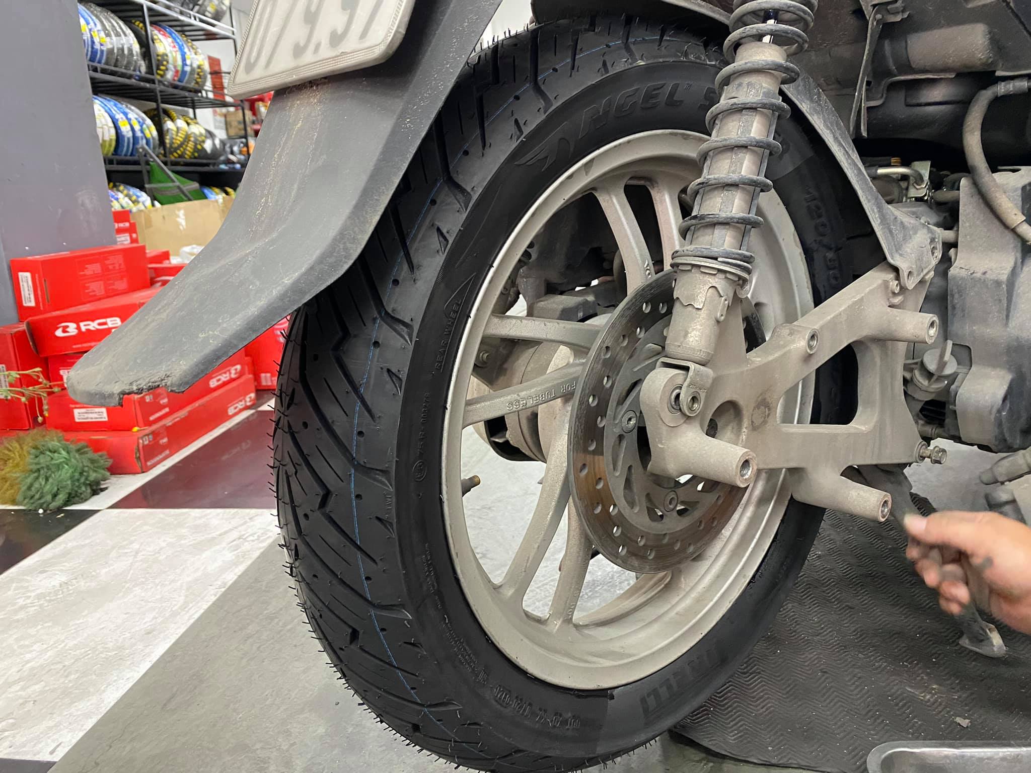 Vỏ Pirelli 130/70-16 Angel Scooter cho SH300i (150019)