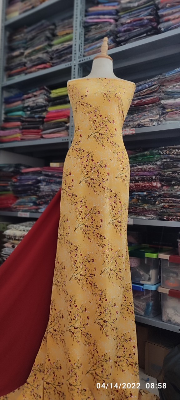 2m Vải lụa lạnh hoạ tiết hoa lá rơi (1) - lụa Mango chính phẩm
