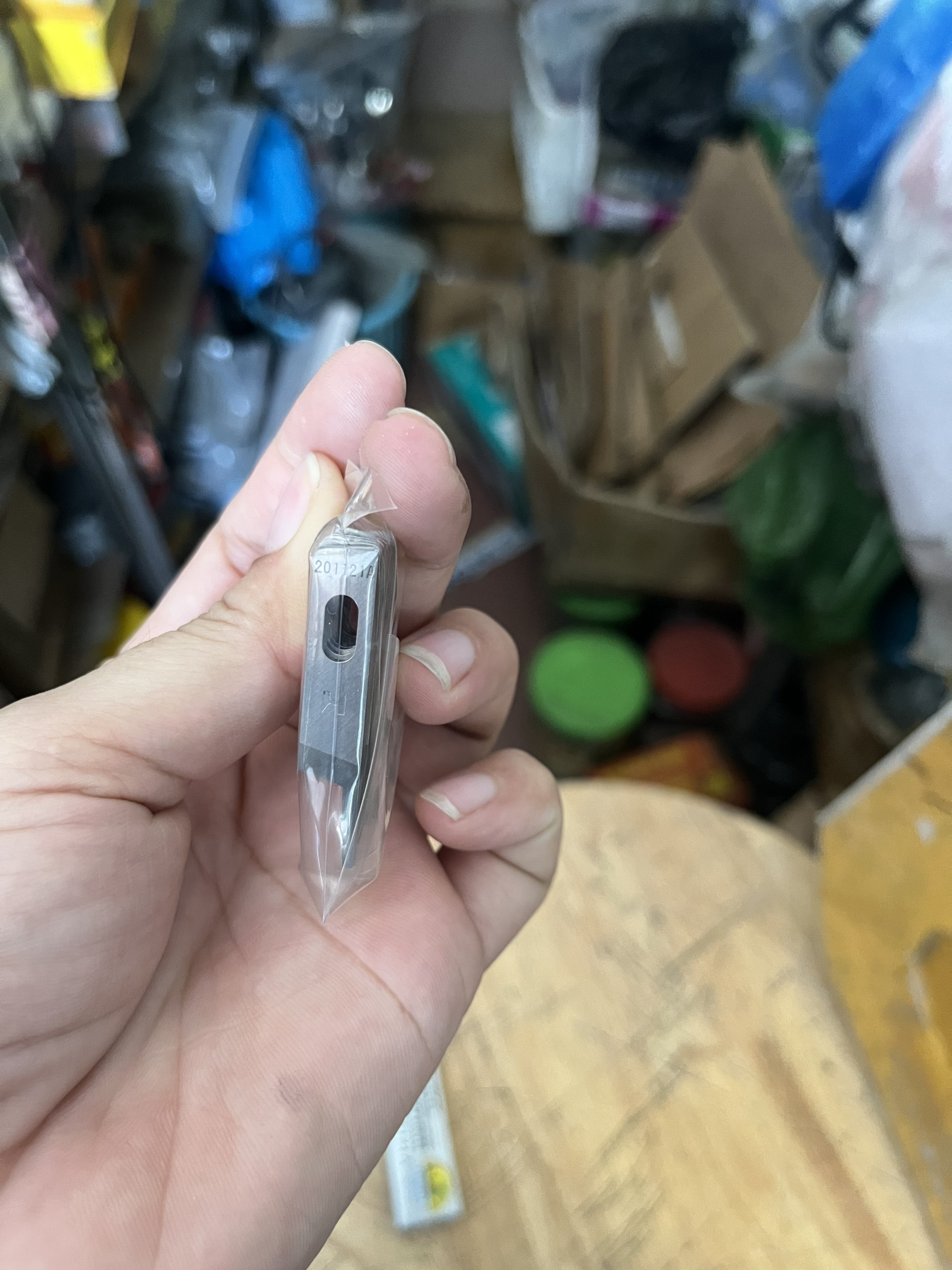 Dao trên máy vắt sổ công nghiệp