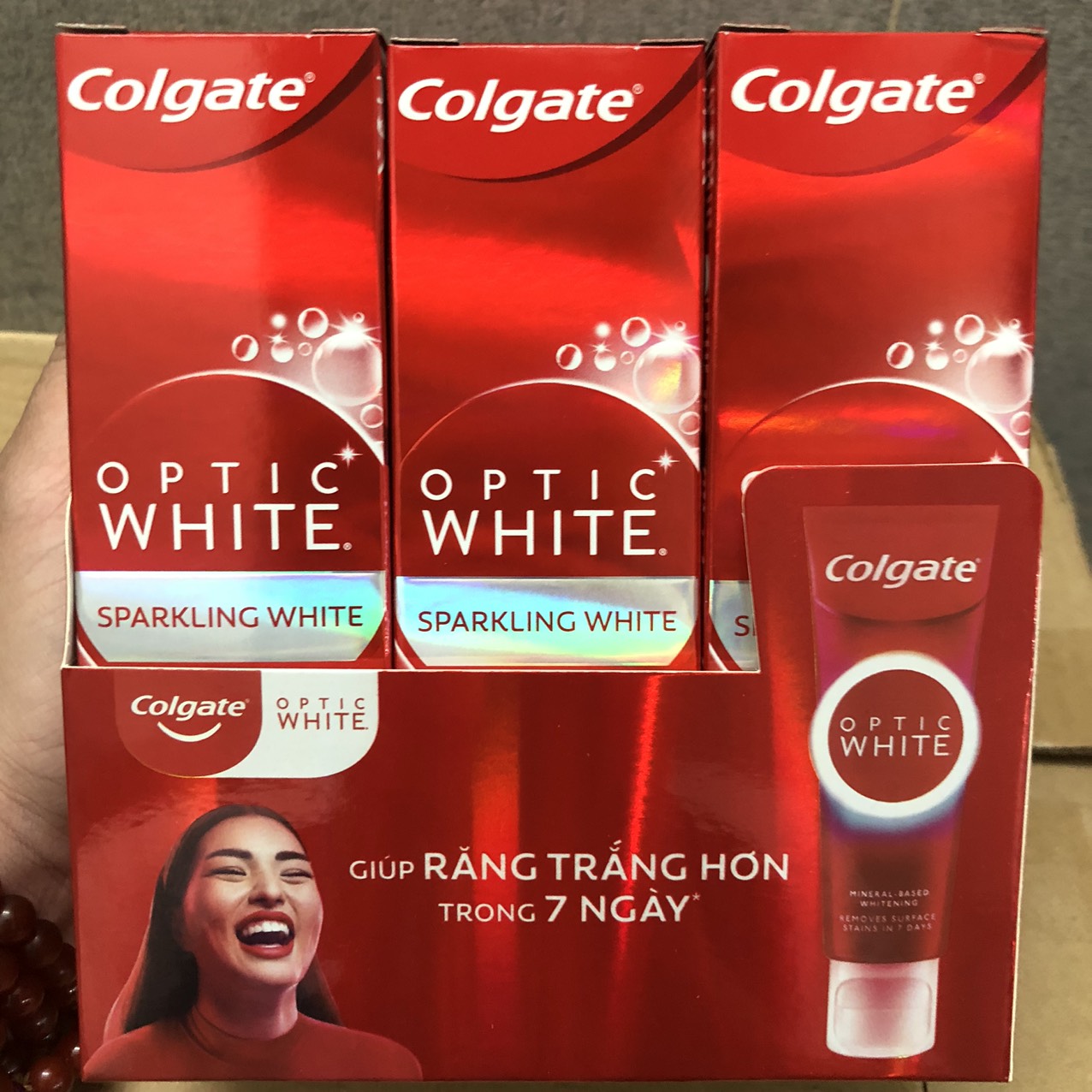 Kem đánh răng Colgate Optic White Plus Shine làm trắng sáng răng 100g thumbnail
