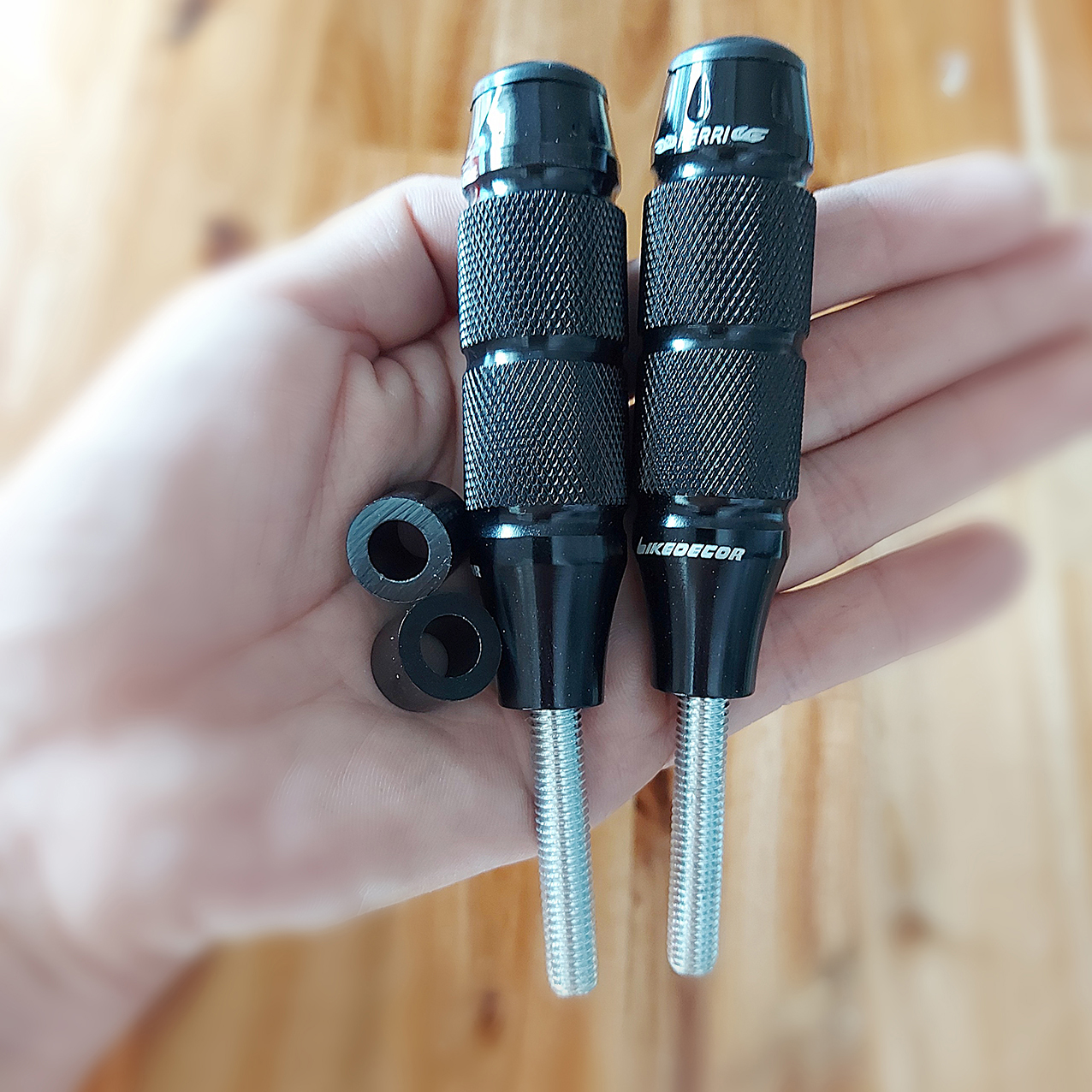 Gù chống đổ kiêm gác chân sau CNC