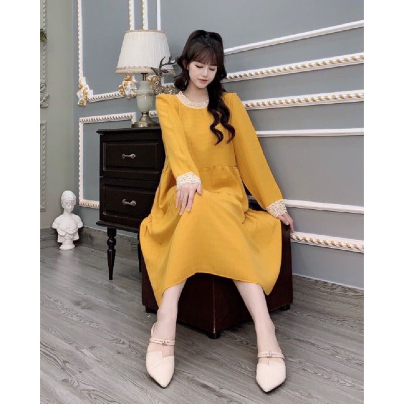 Váy bầu thiết kế cổ và tay phối ren