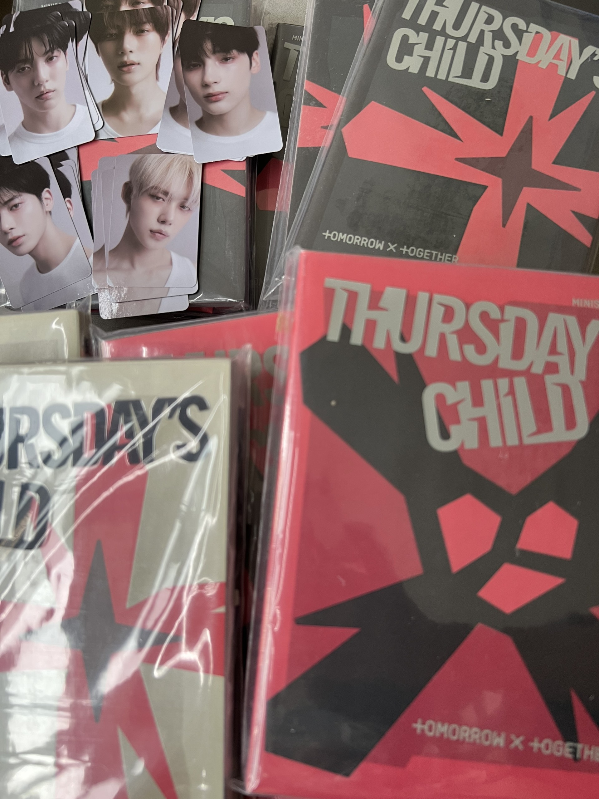 Album TXT - Thursday's Child