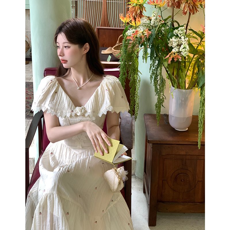 Exquisite French Retro Embroidered Printed Dress for Women's Summer Super Immortal Forest V-neck Wrinkled Fairy Long Dress