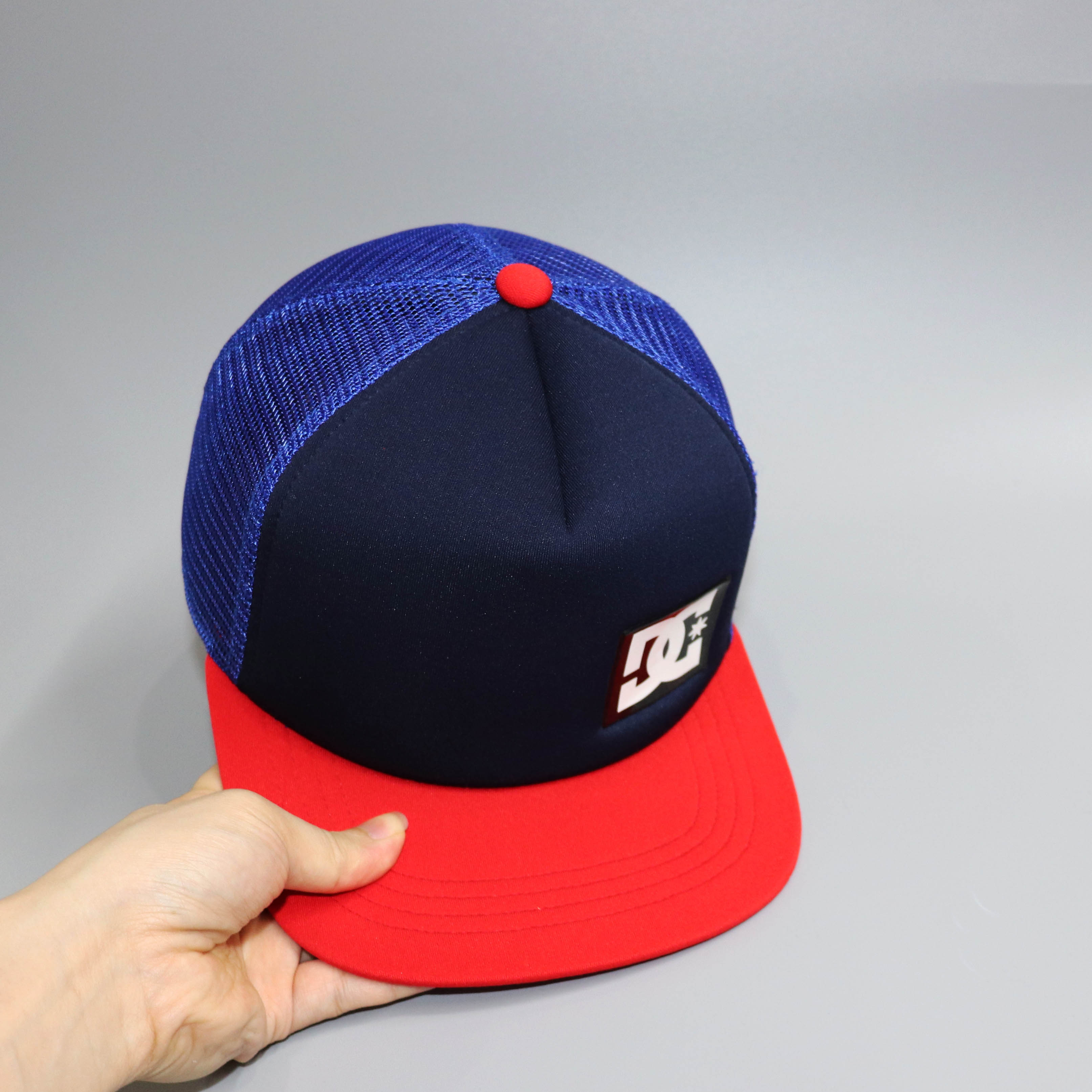 Nón Snapback DG Lưới Xanh Kết Đỏ