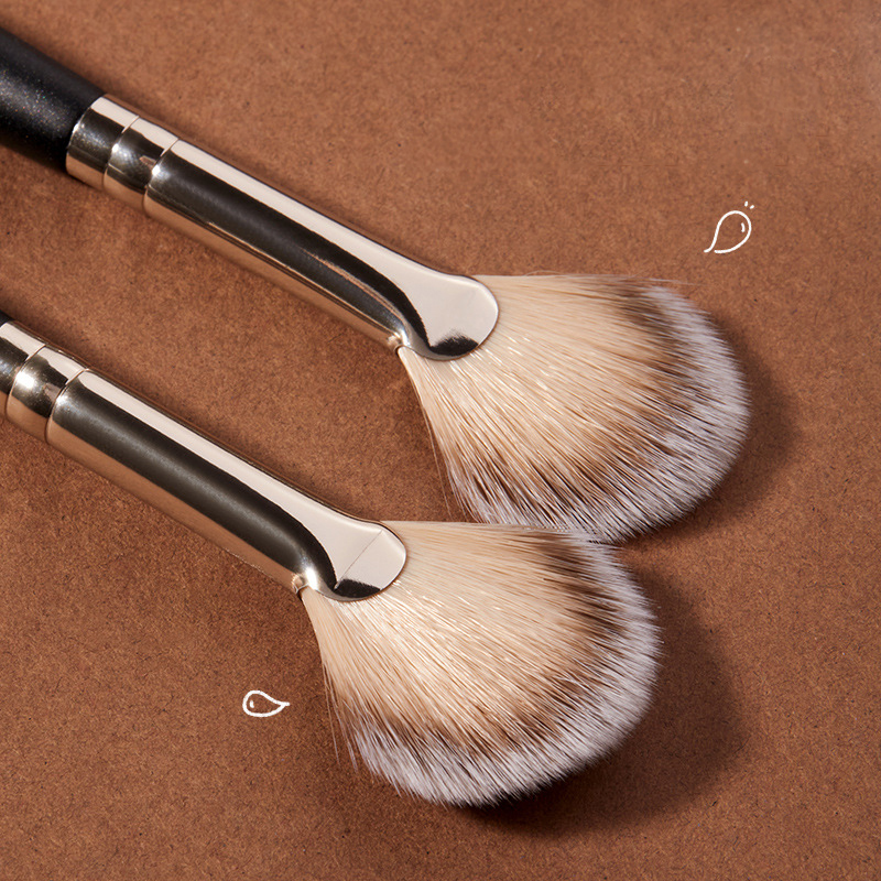 Cọ đánh phấn má hồng hình quạt Gecomo G1023